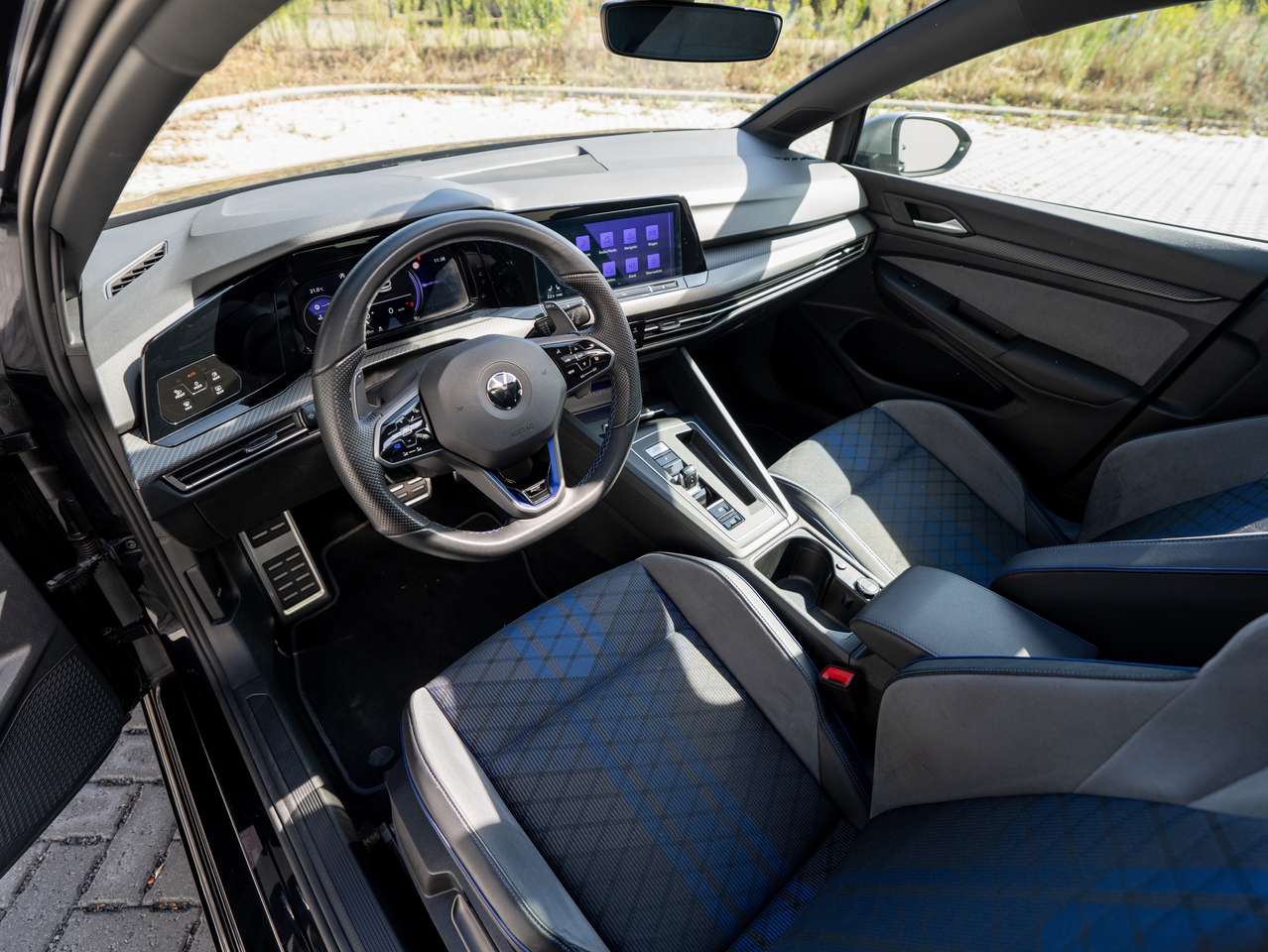 Volkswagen Golf R Golf 8 R - PANO/PERFORMANCE PACK/IQ-LIGHT/BLACKSTYLE/ZETELVERWARMING/DRIFT MODUS — foto 20 van 25