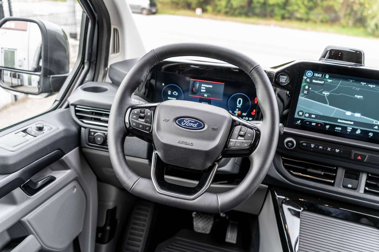 Ford Transit Custom 2.5 PHEV Limited DC L2 5pl.- Trekhaak / 360° Camera - 42.800ex — foto 14 van 16