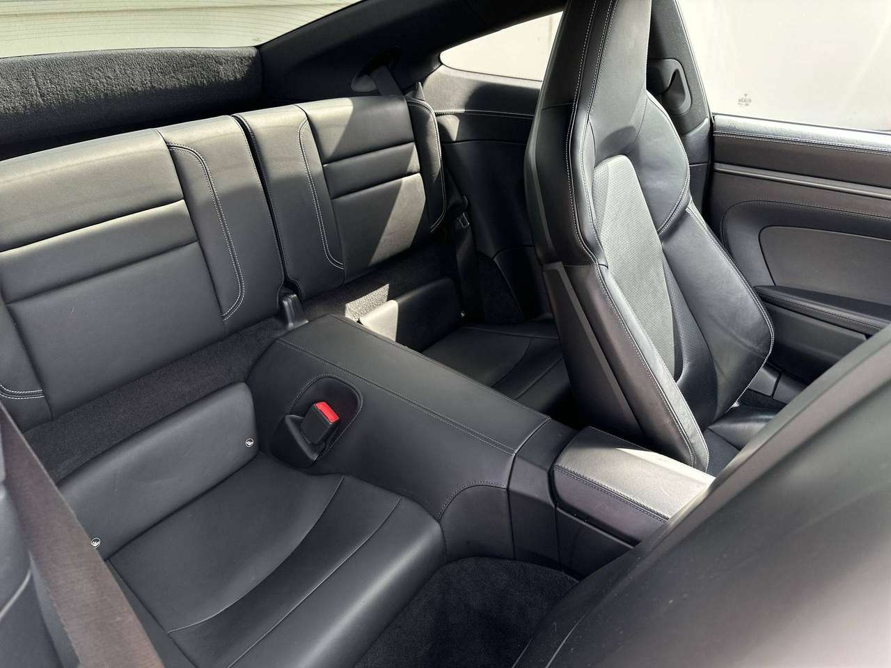 Porsche 992 CARRERA 2 Sportuitlaat Volleder 21" Sportdesign skirts — foto 6 van 13
