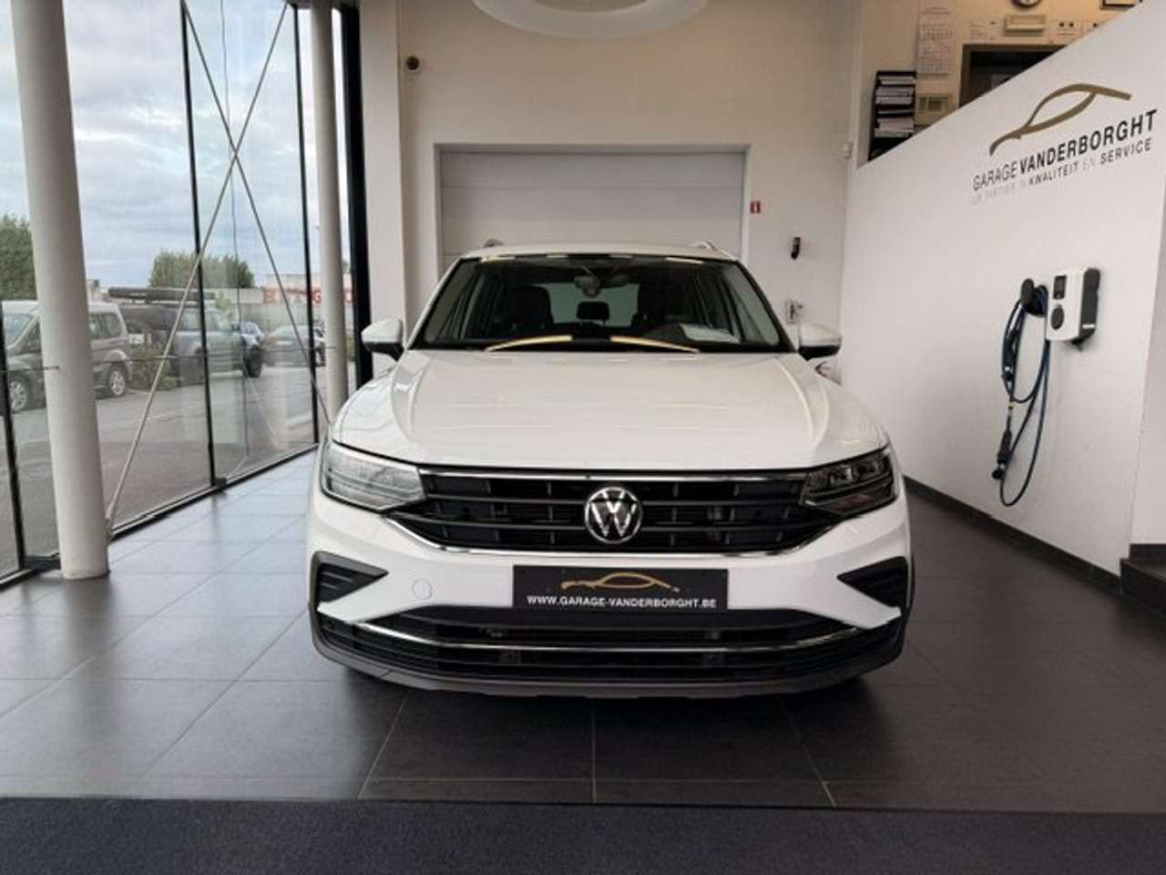 Volkswagen Tiguan LIFE ACTIVE PLUG-IN HYBRIDE AUTOMAAT  46000KM!!!! — foto 2 van 23