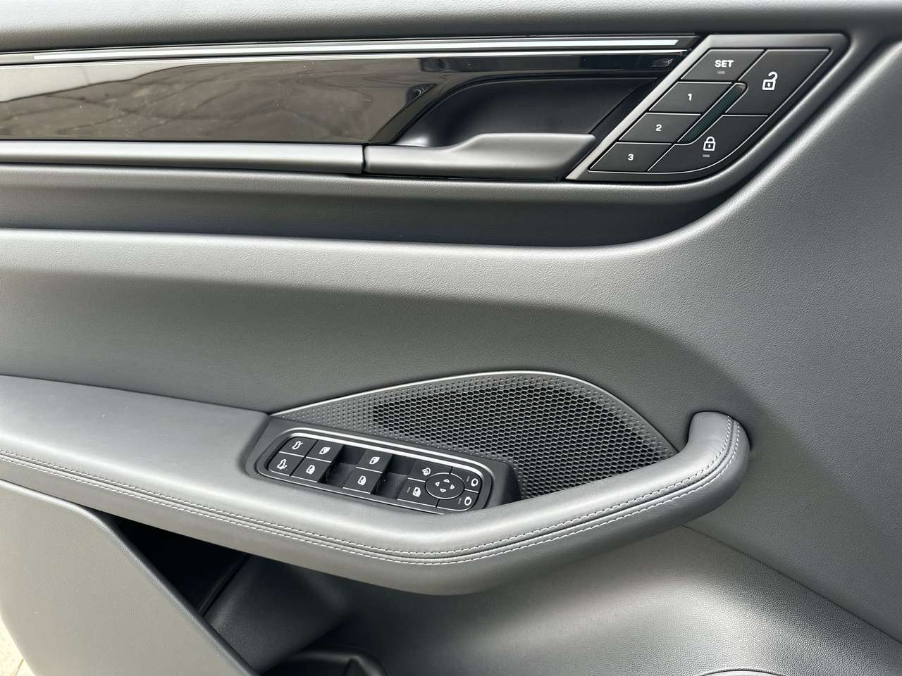 Porsche Macan 4ELEK/LUCHTVER/20"/TREKH/BOSE/LEDERPAKKET — foto 18 van 18