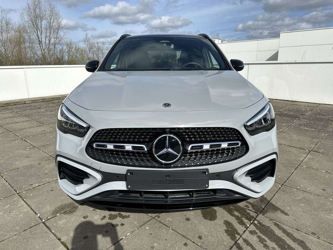 Mercedes-Benz GLA 200 AMG Line Pano dak Nightpakket 20" multi spaaks — foto 3 van 19