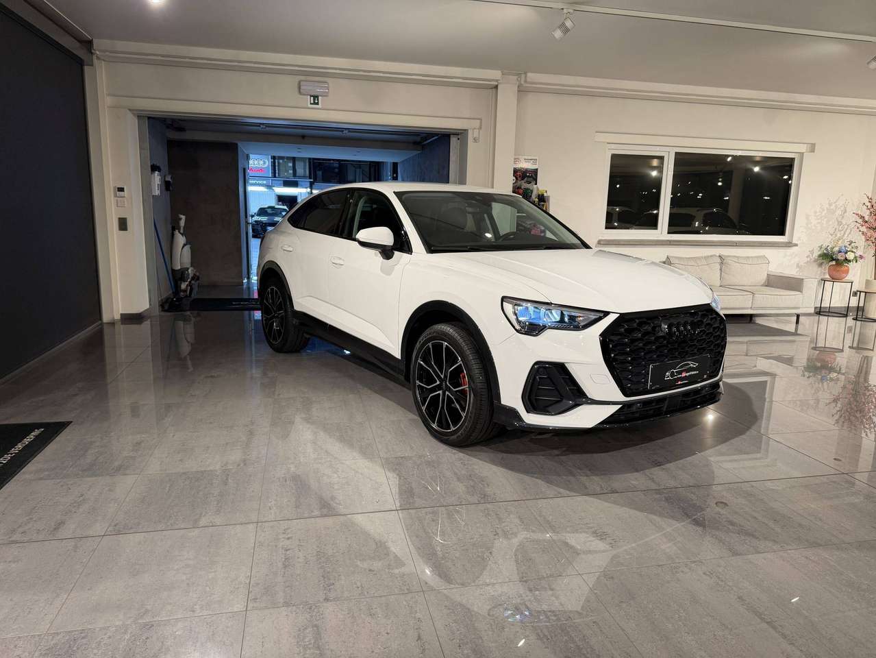 Audi Q3 SPORTBACK 150PK * LEDER * ELECTRISCHE ZETELS * CAR PLAY * LED * KEY LESS * BLACK PACK * NAVI * ZETEL VERWARMING * CLIMA *