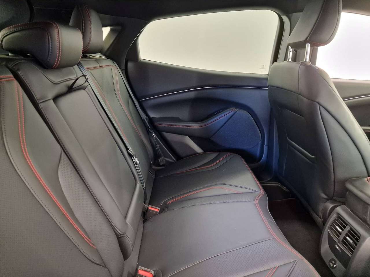 Ford Mustang Mach-E PREMIUM EXTENDED RANGE +TAL VAN OPTIES — foto 5 van 16