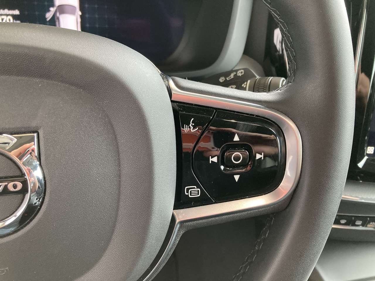 Volvo XC60 PLUS DARK HYBRID BENZINE AUTOMAAT 43000KM!!!! — foto 15 van 17