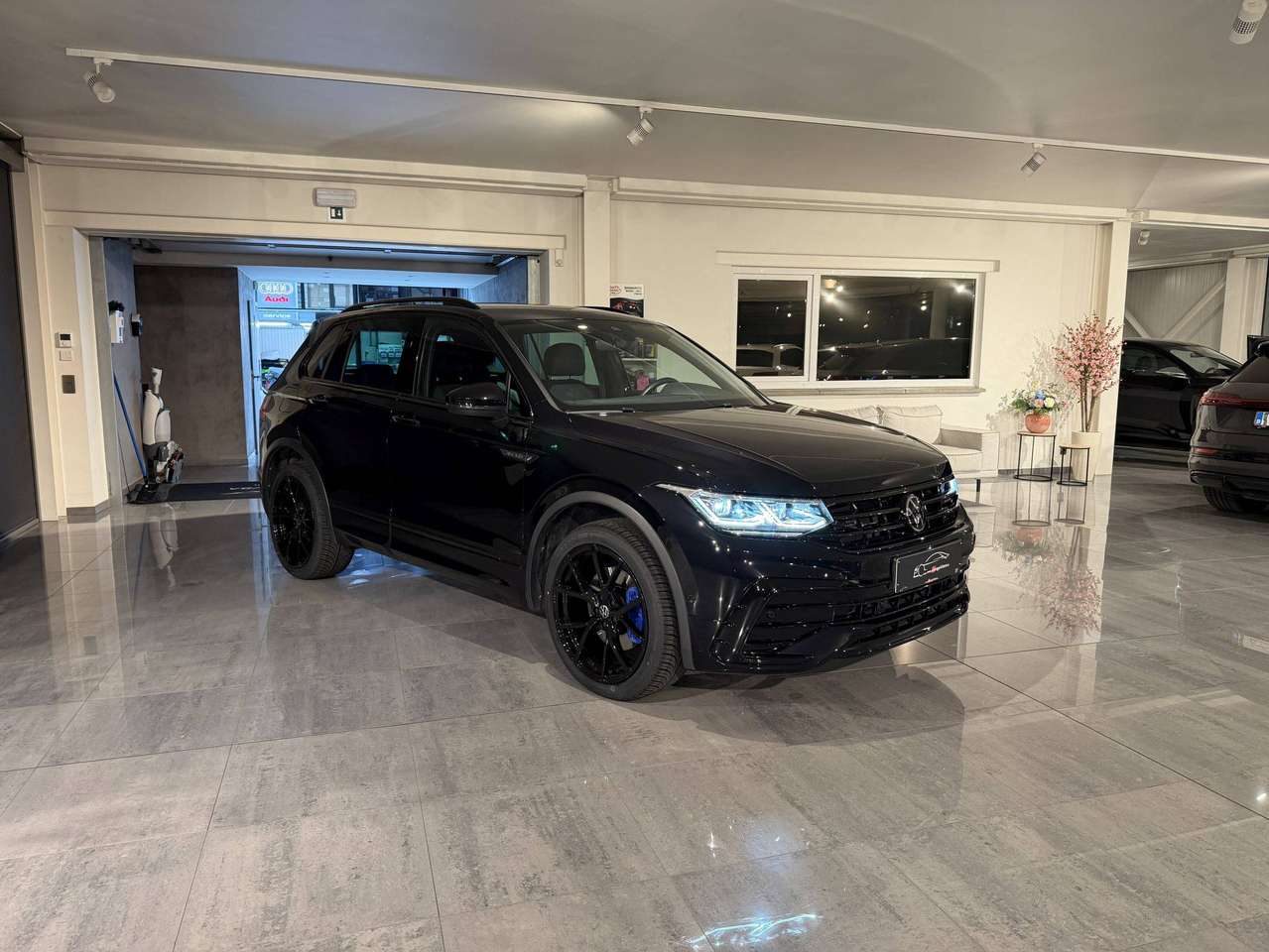 Volkswagen Tiguan 245PK PLUG IN * R-LINE * ALCANTARA * CAMERA * LED * KEY LESS * 20" BLACK R VELGEN * VIRTUAL COCKPIT * BLACK PACK