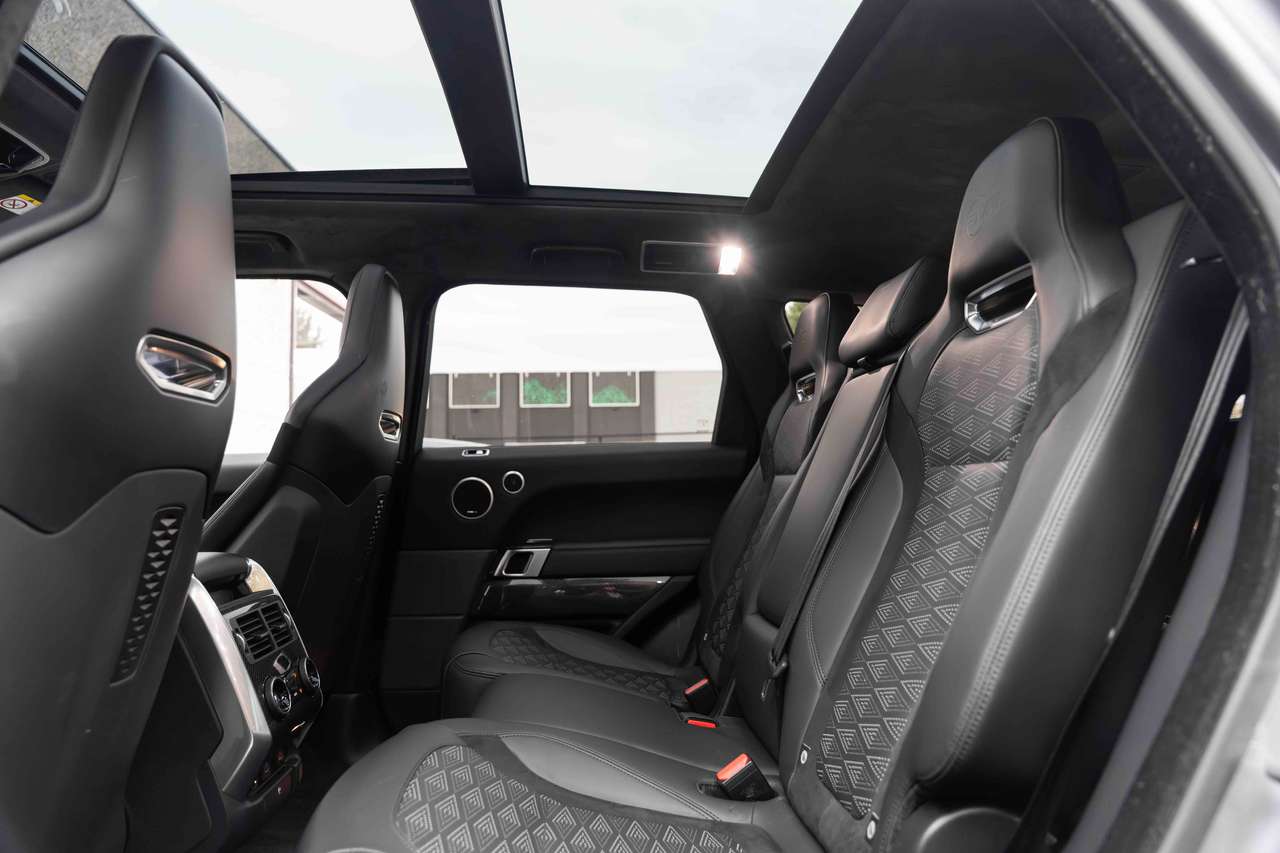 Land Rover Range Rover Sport V8 SVR Carbon Edition LED/PANO/LICHTEVRACHT/MERIDIAN/LUCHTV./ACC/AMBIENTE/TREKHAAK — foto 13 van 25