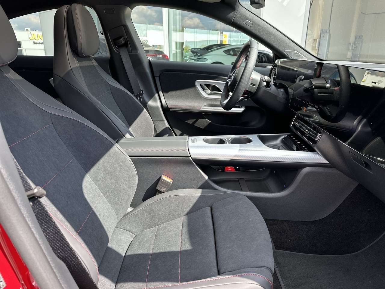 Mercedes-Benz CLA 250 + AMG LINE Electric — foto 17 van 19