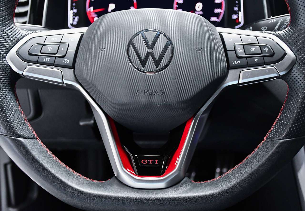 Volkswagen Polo GTI Polo GTI 2.0 TSI DSG - NAVIGATIE VIA SMARTLINK / CAMERA / BLIS / ACC / PDC — foto 18 van 20
