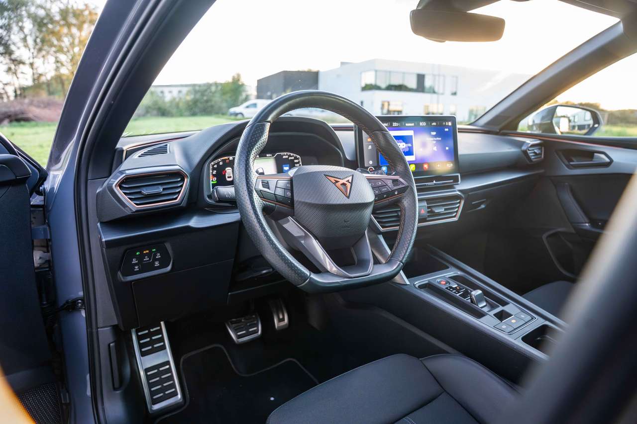 CUPRA Leon (2024) — foto 17