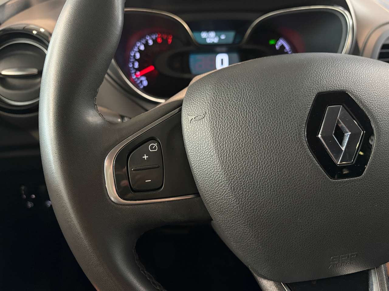 Renault Captur Limited | Apple CarPlay | Cruise Control — foto 13 van 15