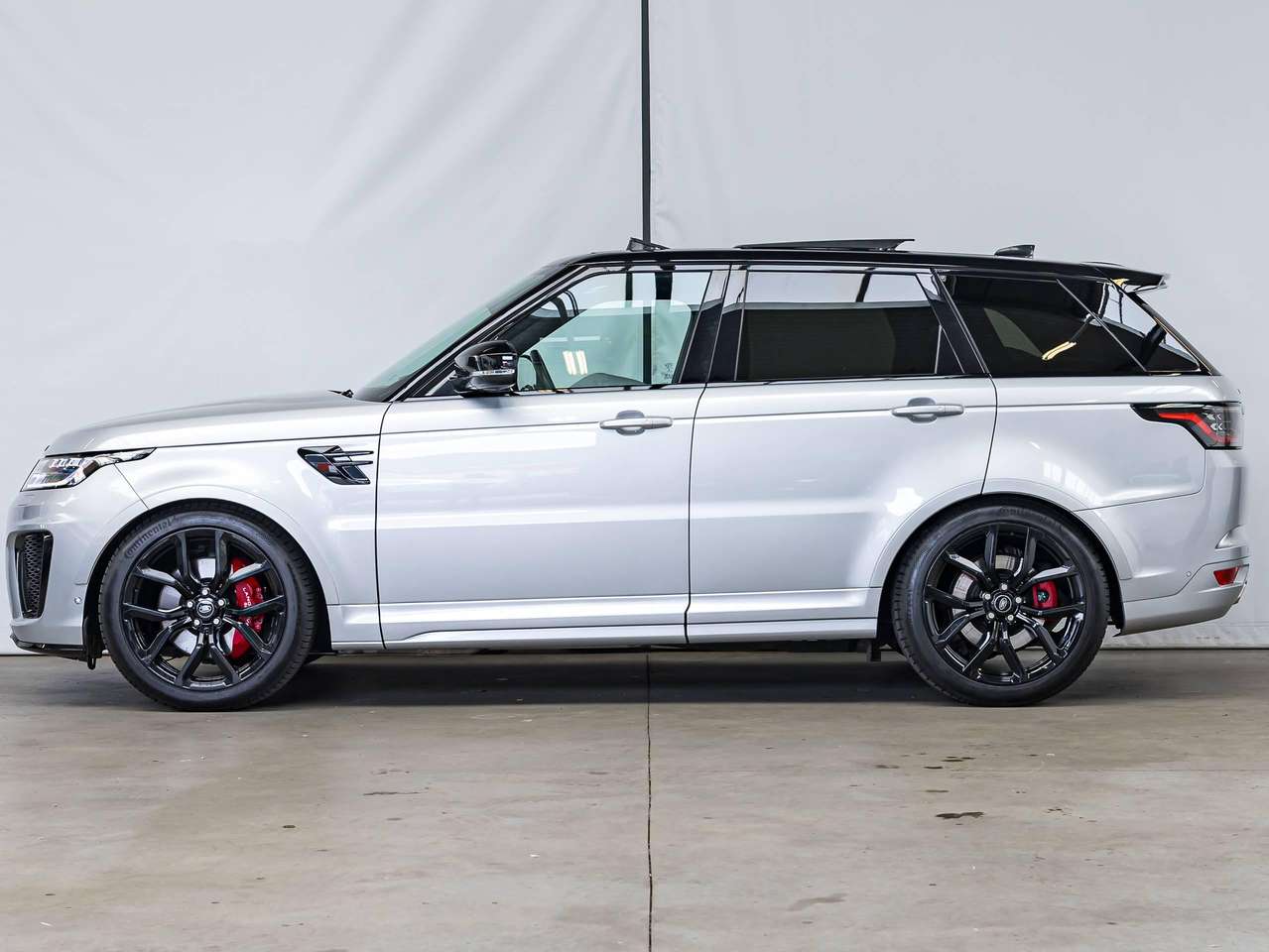 Land Rover Range Rover Sport 5.0 V8 P575 SVR|COOLED&HEATED-SEATS|ALCATANARA|CARBON|HEATED REAR-SEATS|AMBIENTLIGHT|ACC|LA| — foto 3 van 25