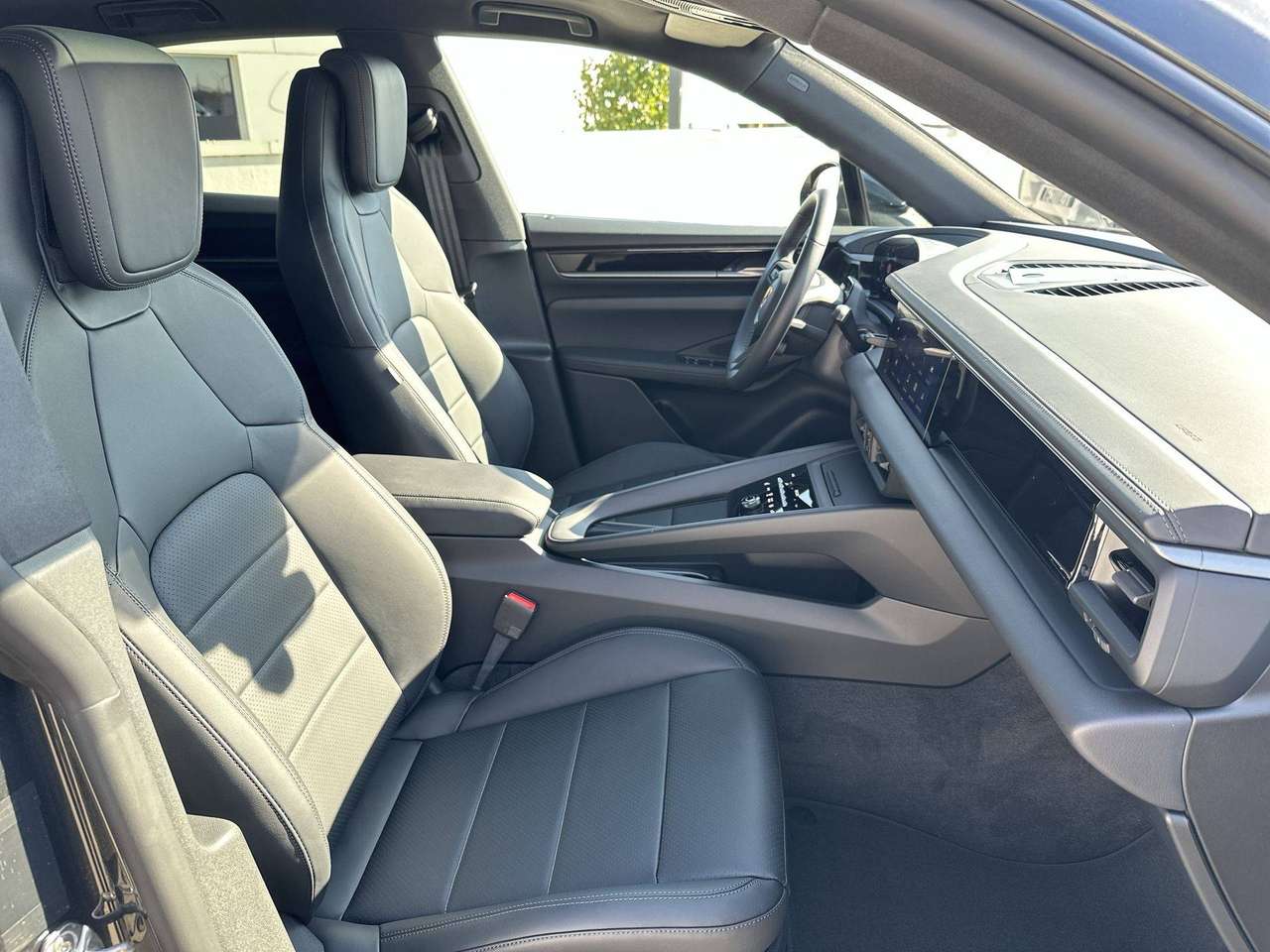 Porsche Macan ELECTRIC  Pano Dak Lederpakket 21" Bose — foto 17 van 19
