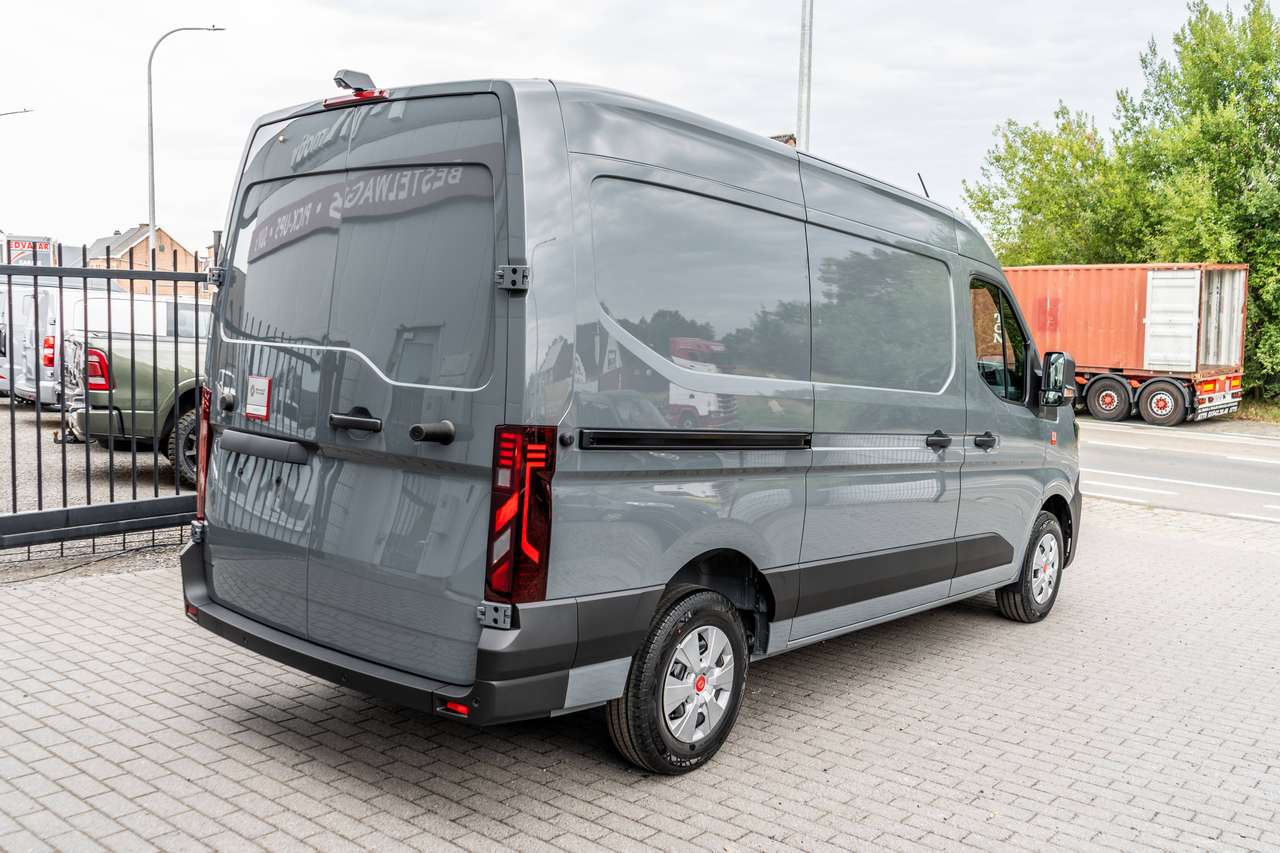 Renault Master 2.0dCi L2H2 - Automaat - Navigatie - 34.700excl — foto 3 van 17