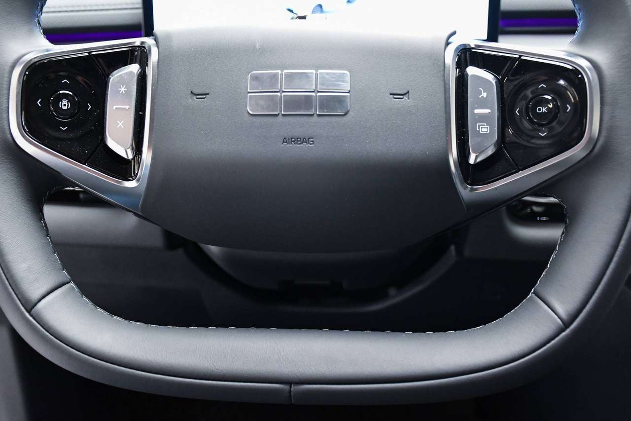 Geely Starray EM-i Pro+ 83km NIEUW - NAVIGATIE / OPEN PANO-DAK / LEDER / CAMERA / ACC / BLIS / PDC — foto 11 van 22