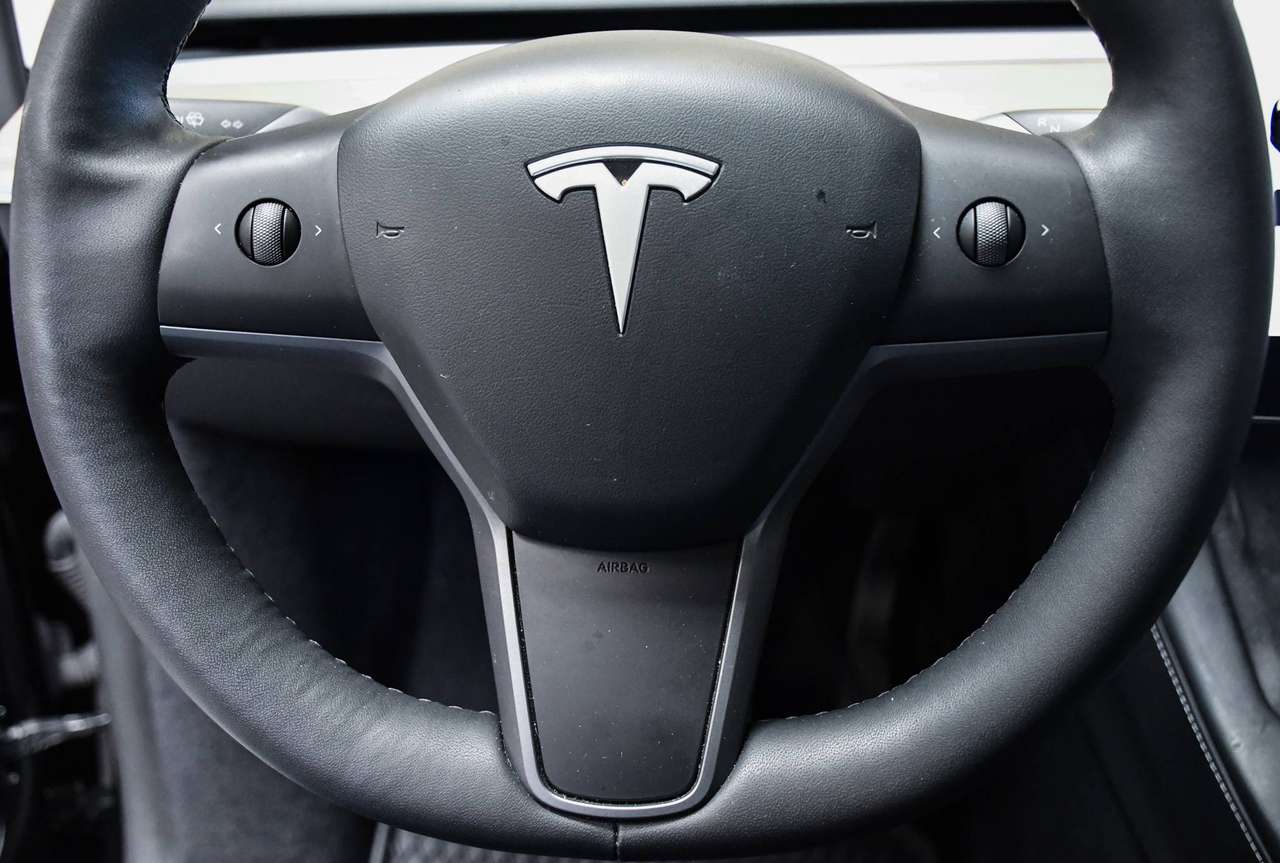 Tesla Model Y Model Y Standard Range - NAVIGATIE / PANORAMISCH DAK / CAMERA / ACC / BLIS / PDC — foto 16 van 17