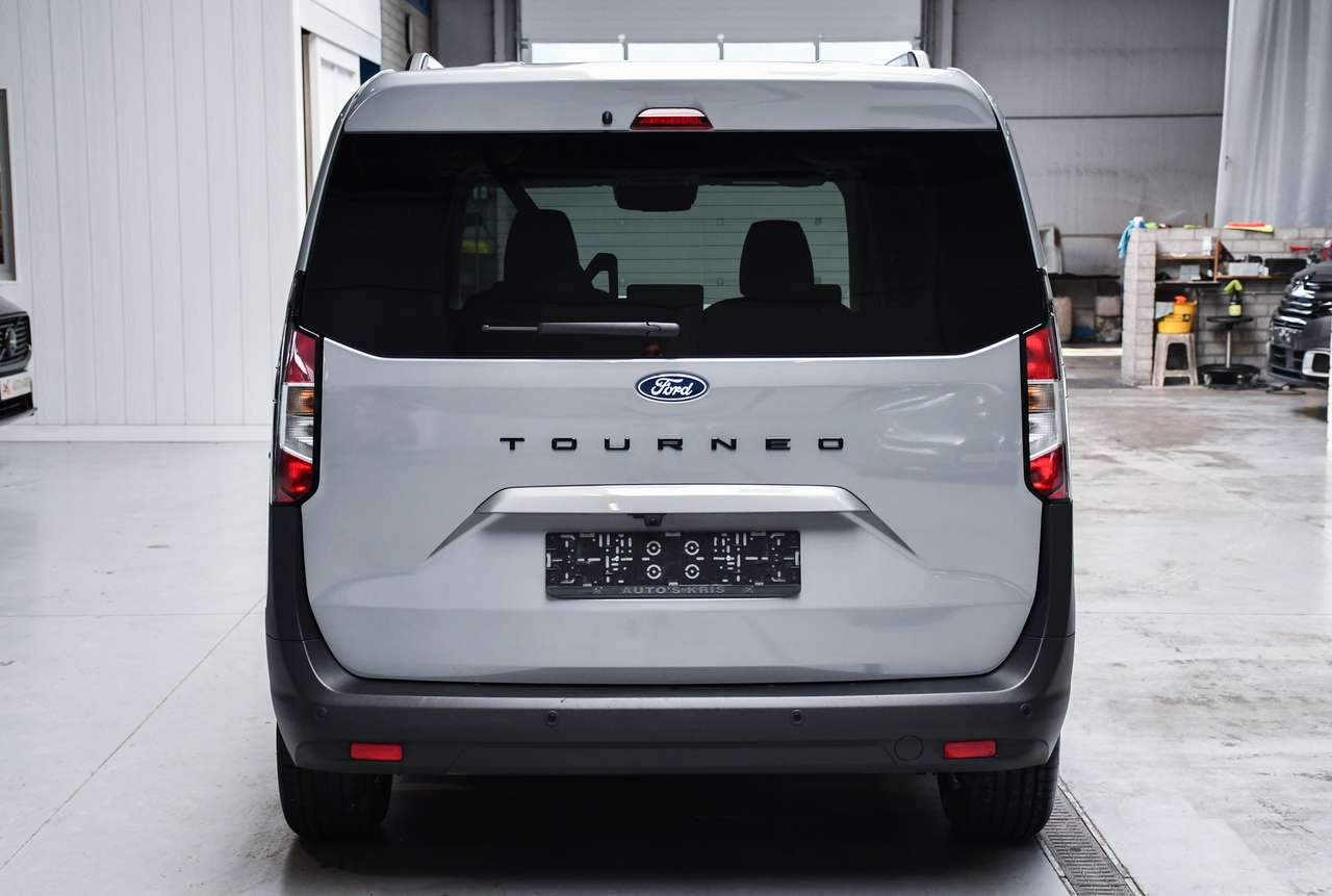 Ford Tourneo Courier Titanium 5pl - NAVI SMARTLINK / CAMERA / PDC / CC — foto 5 van 17