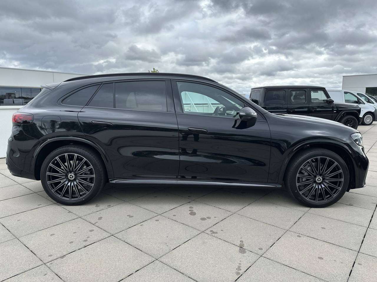 Mercedes-Benz GLC 400 4MATIC ELECTRIC AMG Line Distronic Trekhaak Nightpakket Pano Dak — foto 3 van 19