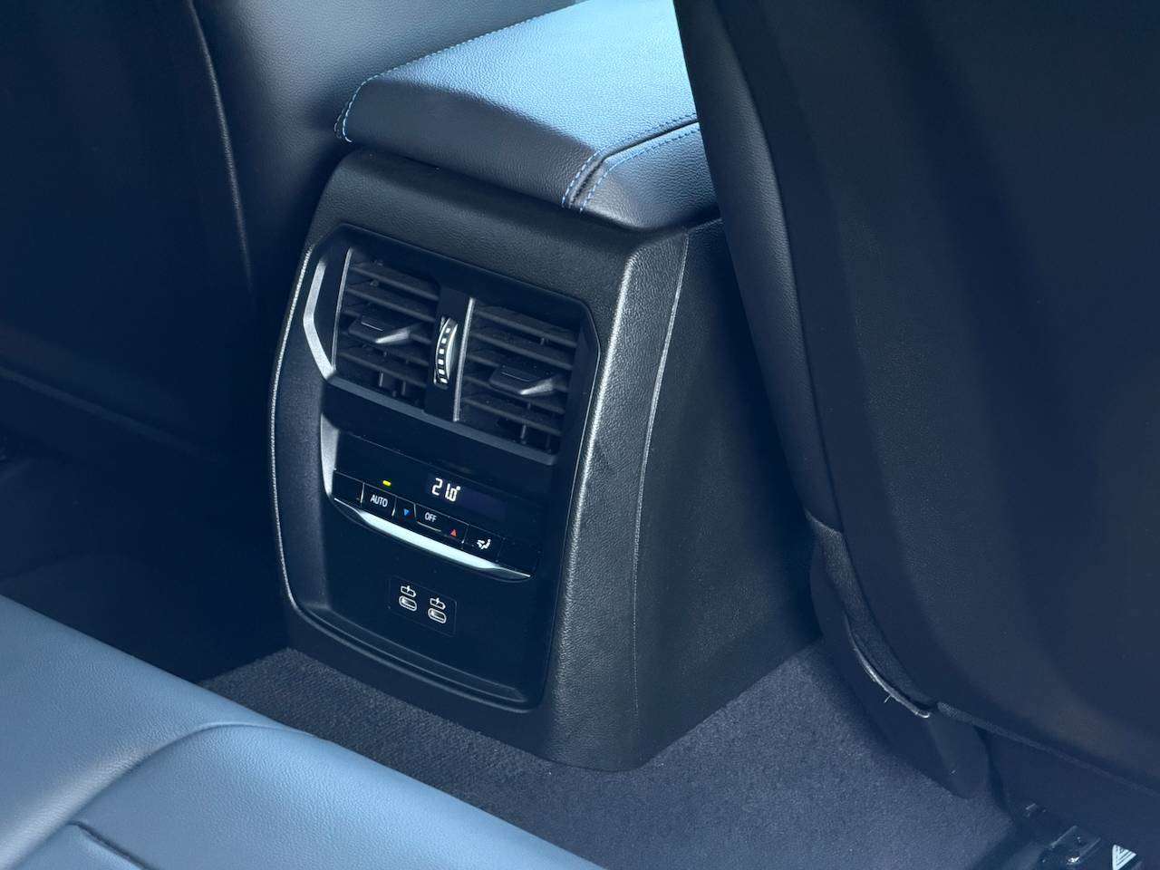 BMW 330 PHEV M-SPORT HEAD-UP LASER MEMORY SEATS CARPLAY ACC — foto 11 van 25