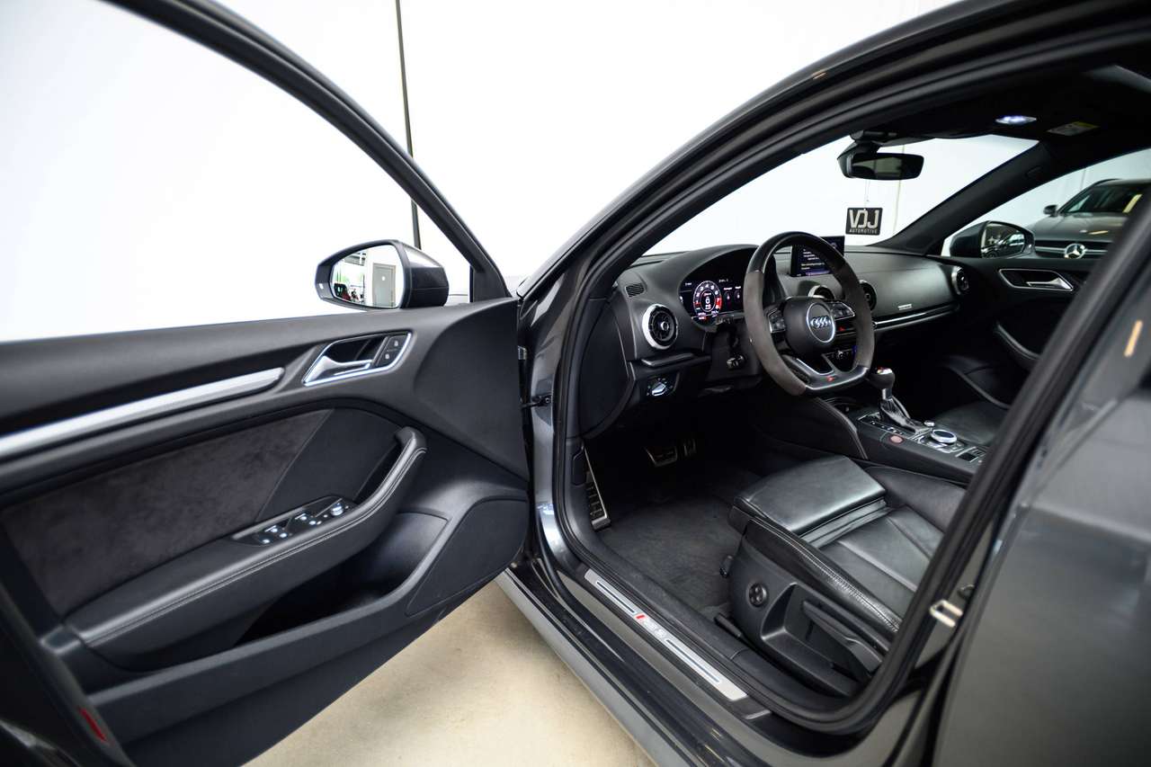 Audi RS3 Sportback 2.5 TFSI | GARANTIE | PANO | KUIPSTOELEN — foto 21 van 25