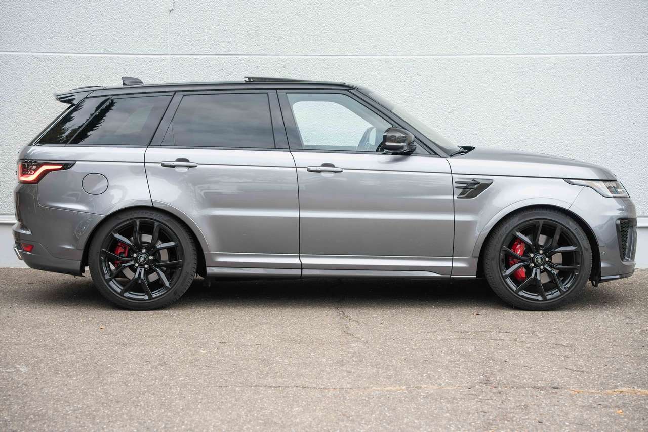Land Rover Range Rover Sport V8 SVR Carbon Edition LED/PANO/LICHTEVRACHT/MERIDIAN/LUCHTV./ACC/AMBIENTE/TREKHAAK — foto 9 van 25