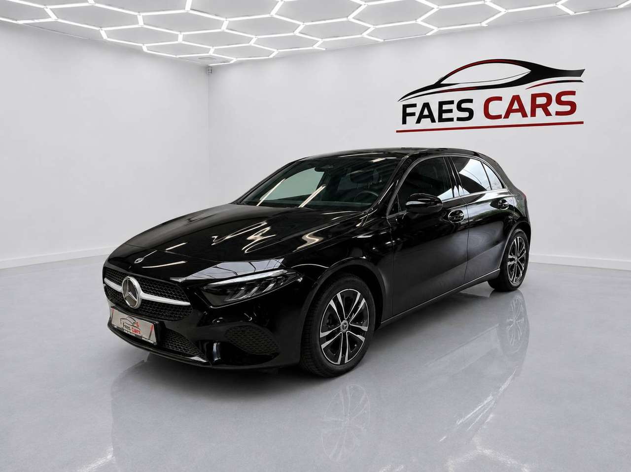 Mercedes-Benz A 250 A 250 e PHEV Business Line — foto 2 van 16