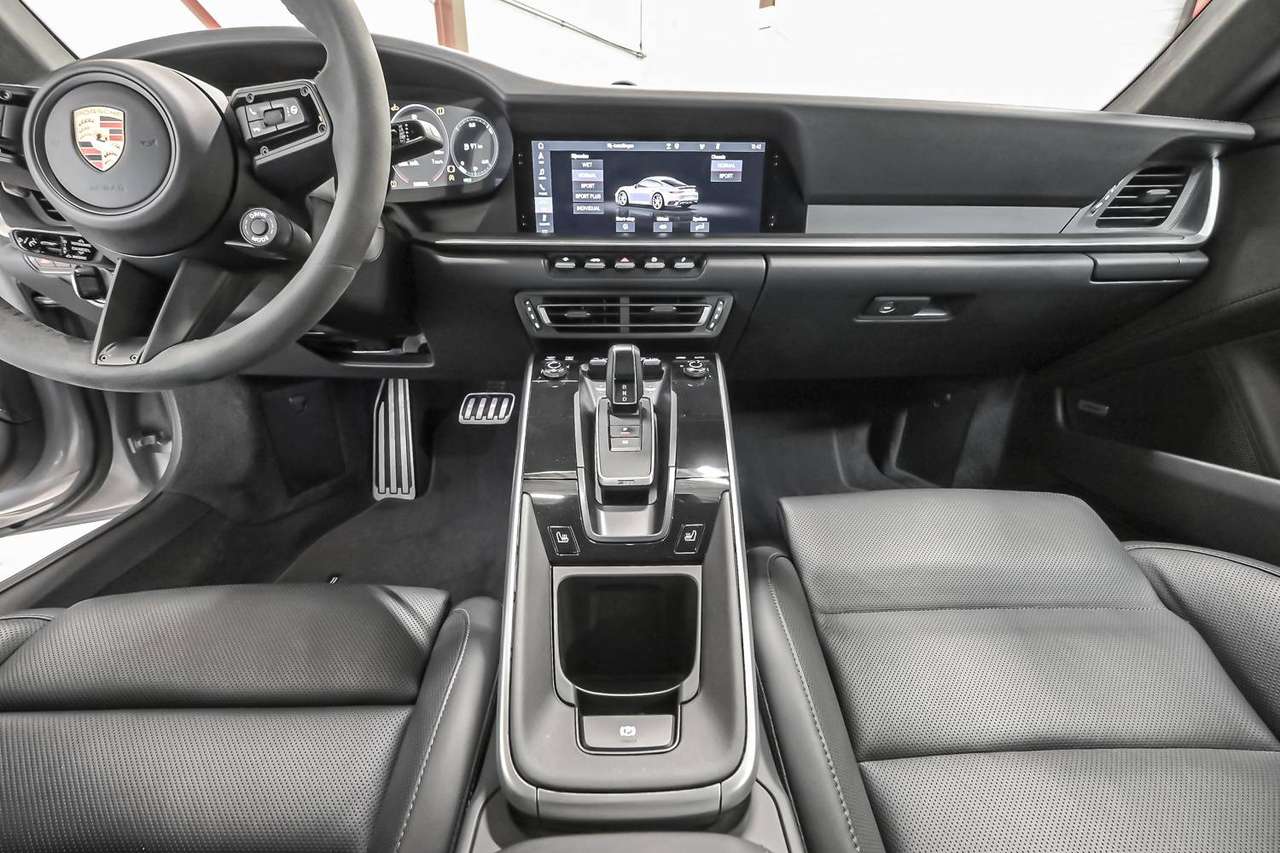 Porsche 992 911 Turbo Ceramic PCCB/sport Chrono/18W/PTV+/PDLS+ — foto 11 van 25