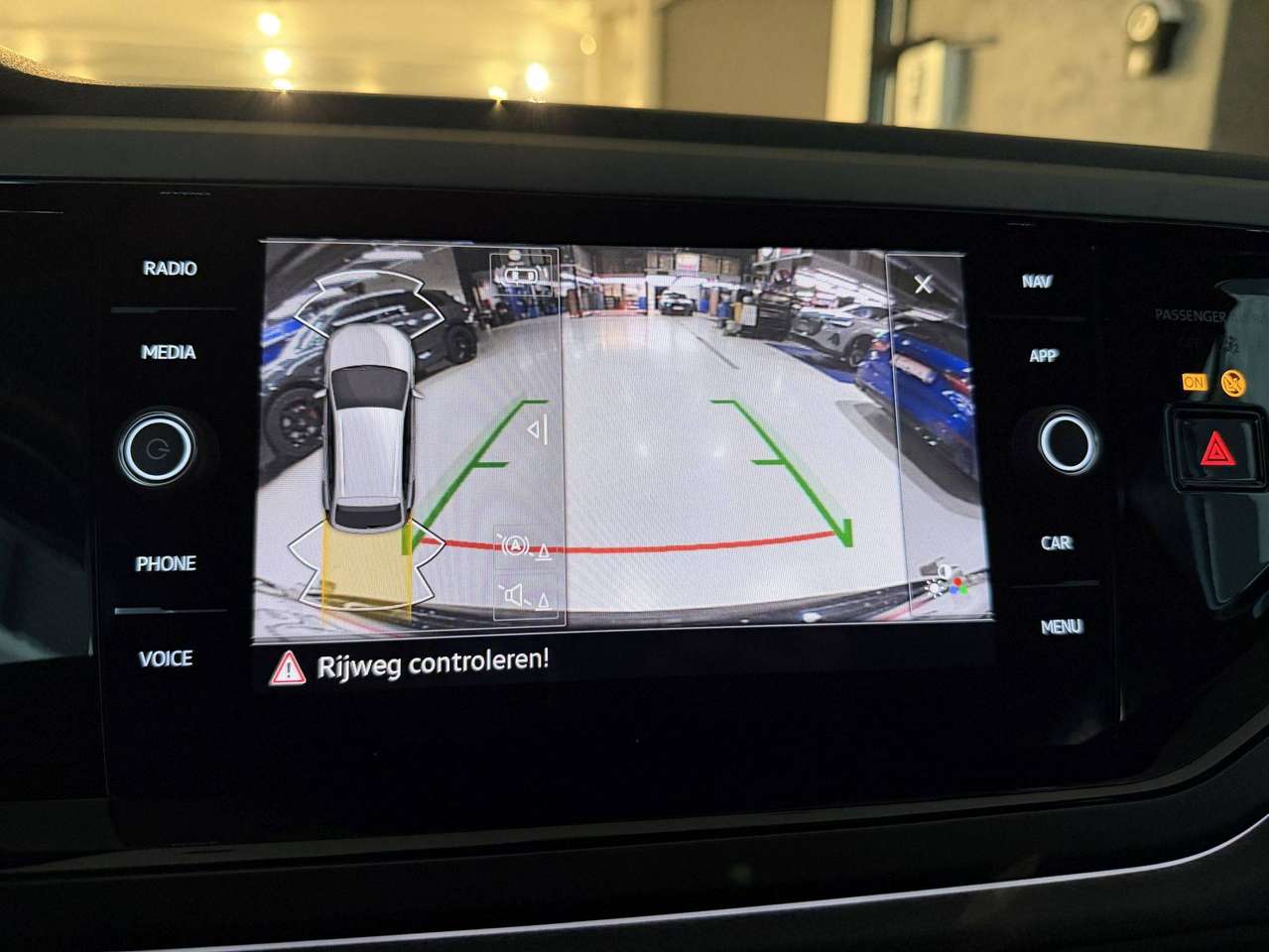 Volkswagen Taigo 3x R-LINE  * ALCANTARA * ZETEL VERWARMING * BLACK PACK * IQ LED * CAR PLAY * 18" ALU VELGEN * NAVI * CAMERA * — foto 7 van 17