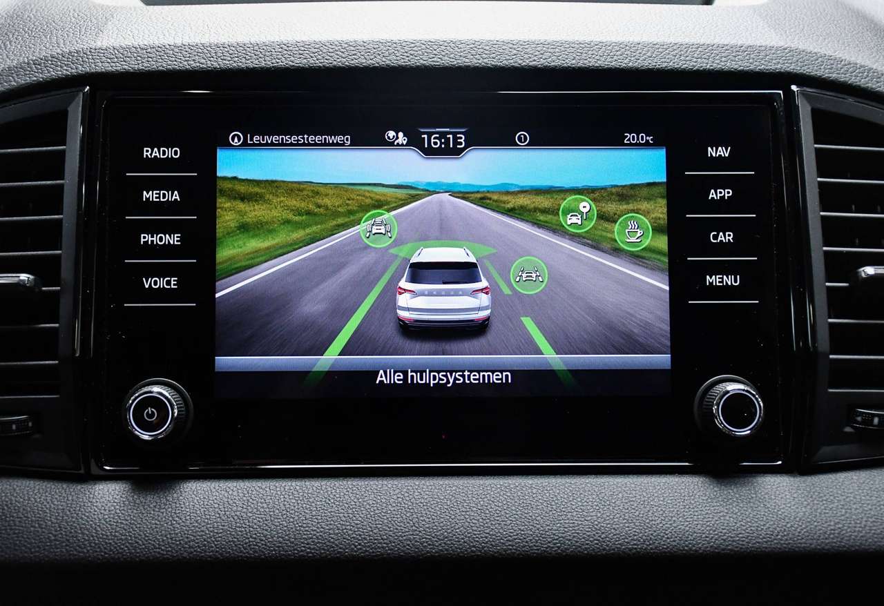 Skoda Karoq Karoq 1.5 TSI ACT Family DSG - NAVIGATIE / CAMERA / SMARTLINK / WINTERPACK / PDC / CC — foto 13 van 21