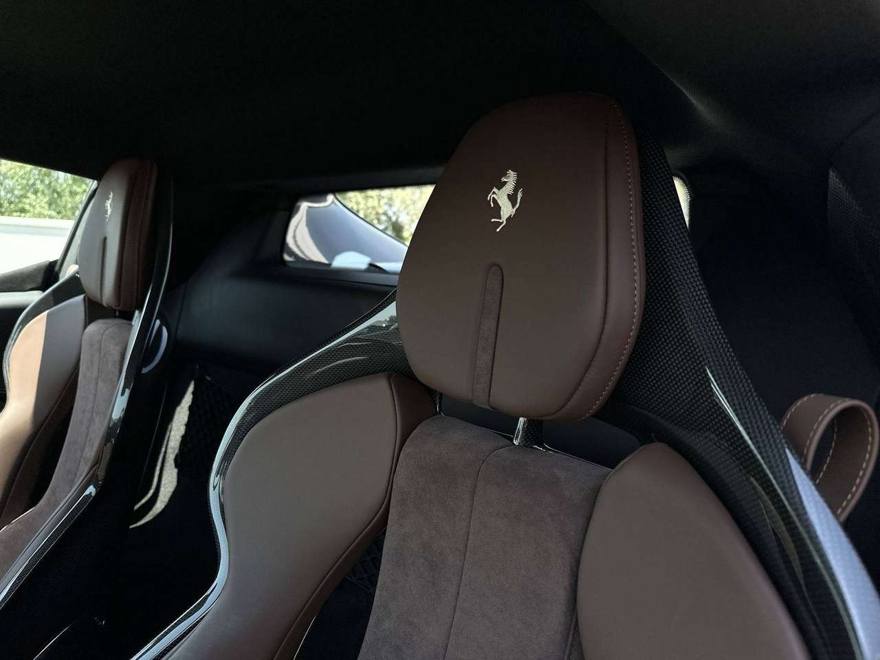 Ferrari 296 GTB PHEV 3.0 V6 DCT — foto 14 van 18