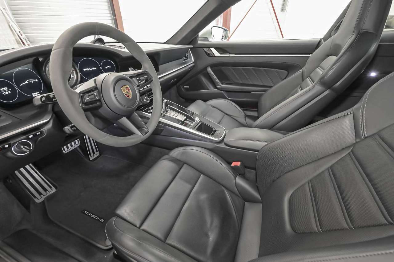 Porsche 992 911 Turbo Ceramic PCCB/sport Chrono/18W/PTV+/PDLS+ — foto 10 van 25