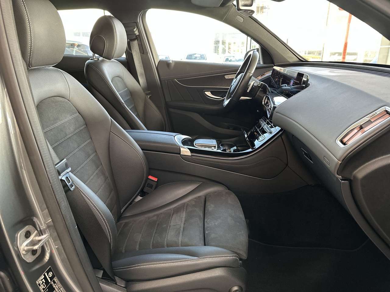 Mercedes-Benz EQC 400 4M AMG/19"/PARKASS ACHTERUITRIJCAM/MULTIBEAM/NAVI — foto 11 van 17