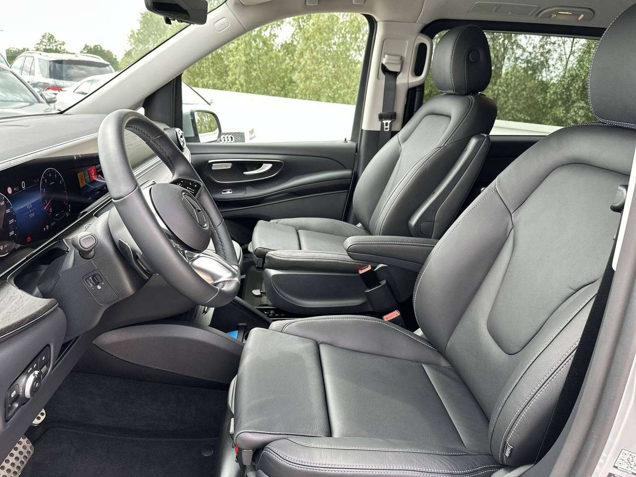 Mercedes-Benz V 300 benzine Style L2  Nieuw model Geheel lederen interieur Navi Burmester — foto 15 van 19