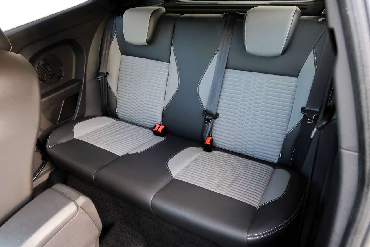 Ford Fiesta Fiesta ST 1.6 EcoBoost 182 pk / Slechts 47k km / Leder Recaro / 1j garantie — foto 20 van 23