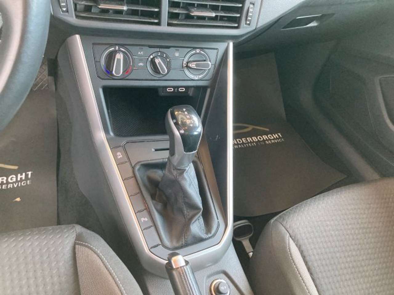 Volkswagen Polo BENZINE AUTOMAAT 42000KM!!!! — foto 13 van 19