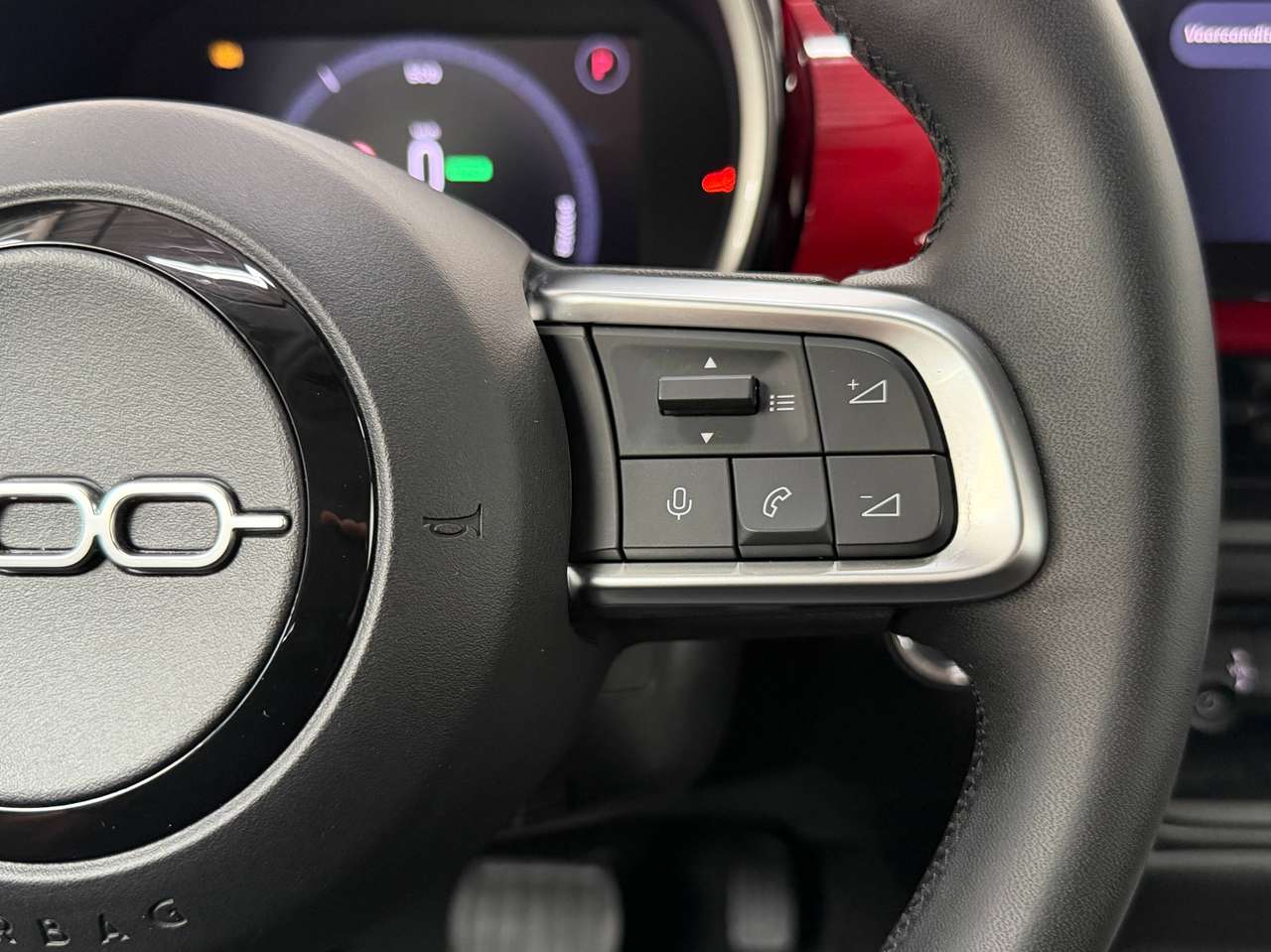 Fiat 600e e-600 54 kWh Red SOH 95% CARPLAY/ANDROID-AUTO*DAB*NAVI*CRUISE CONTROL*LANE ASSIST*PDC — foto 21 van 25