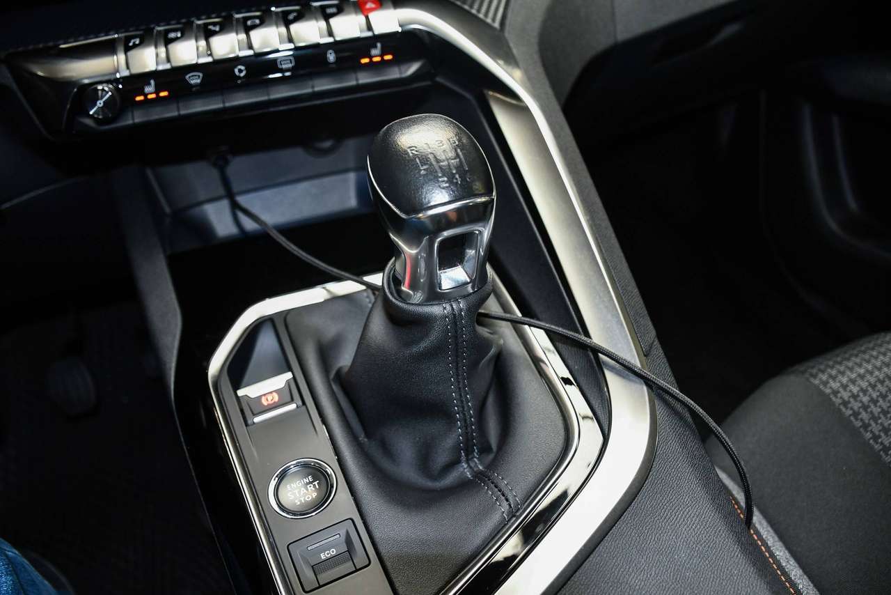 Peugeot 3008 3008 1.2 PureTech Active Pack - NAVIGATIE VIA SMARTLINK / CAMERA / PDC / CC — foto 15 van 19