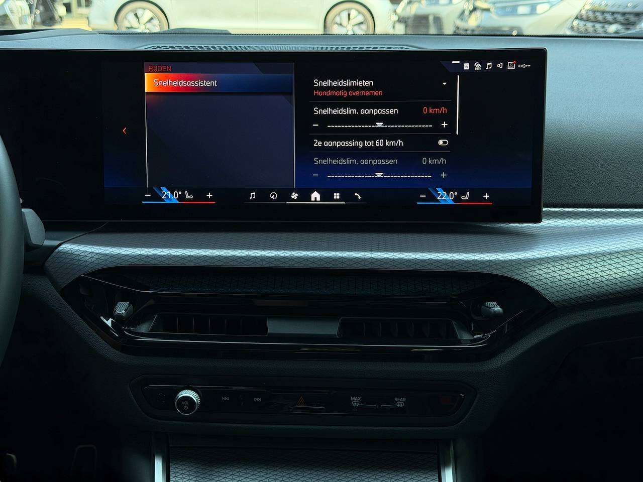 BMW 330 PHEV M-SPORT HEAD-UP LASER MEMORY SEATS CARPLAY ACC — foto 21 van 25