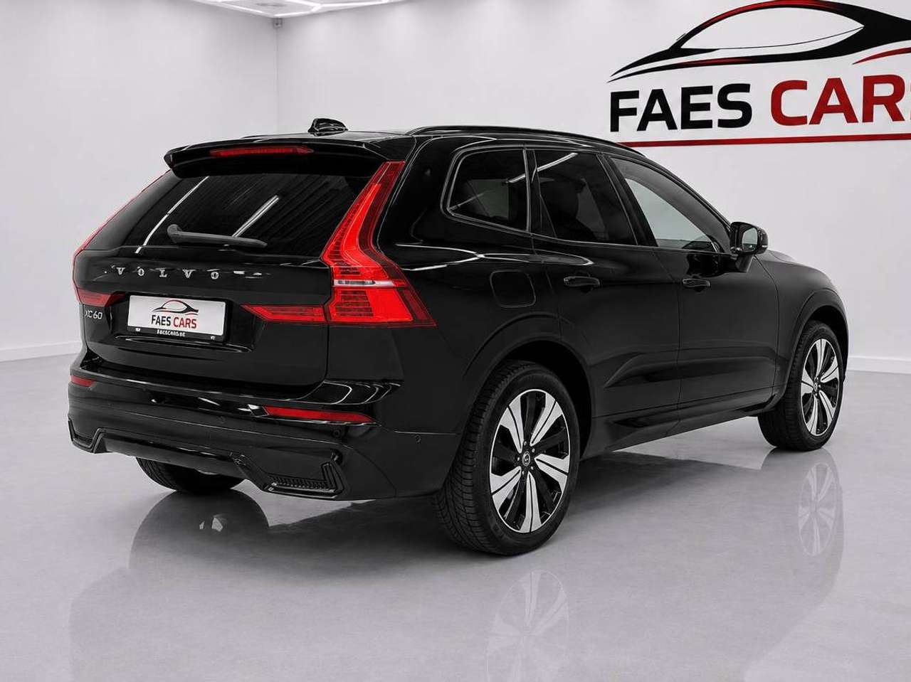 Volvo XC60 XC60 2.0 T8 PHEV AWD Plus Dark (335kW) — foto 4 van 15