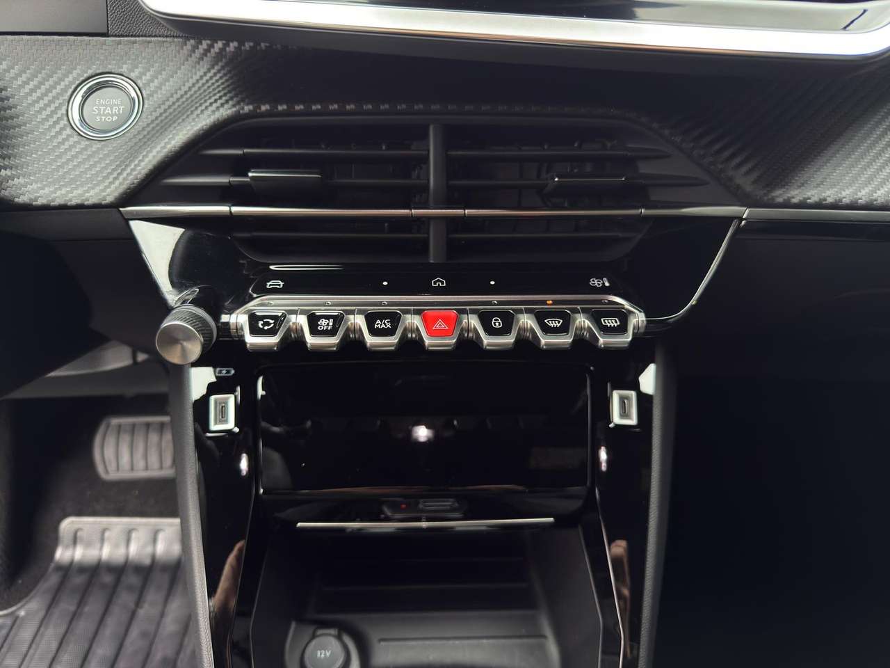 Peugeot 2008 12 Hybride Allure Automaat — foto 17 van 25