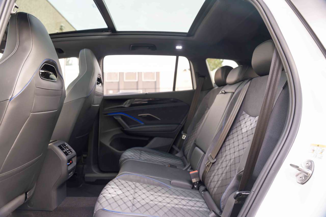 Volkswagen Tayron eHybrid R-LINE/PANO/IQLIGHTS/HUD/H&K/ACC/360/TREKH — foto 13 van 25