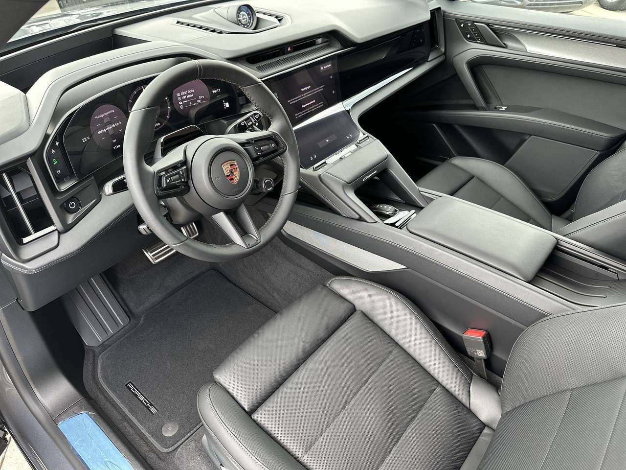 Porsche Cayenne ELECTRIC Trekhaak Pano Dak 22" — foto 15 van 18