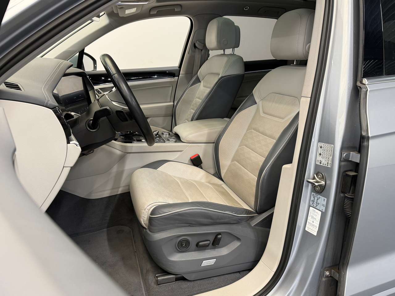 Volkswagen Touareg 3.0 TDi V6 SCR 4Mo R-Line 2020! — foto 10 van 24