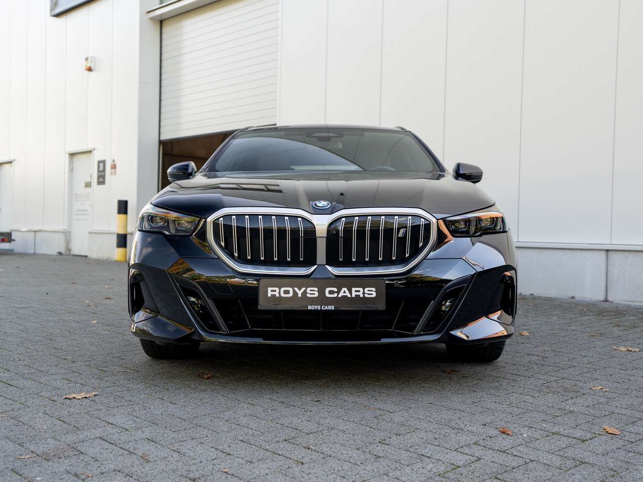 BMW i5 i5 Touring 83.9 kW eDrive40 - ACC/PANORAMA/TREKHAAK/HEAD-UP/KEYLESS/ZETELKOELING/360 CAMERA/HARMAN KARDON SOUND SYSTEM — foto 5 van 25
