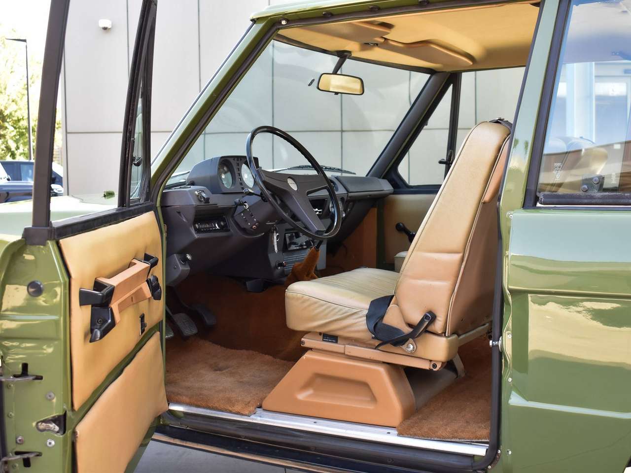 Land Rover Range Rover Classic V8 / Warwick Green / Restored / Suffix D — foto 4 van 19