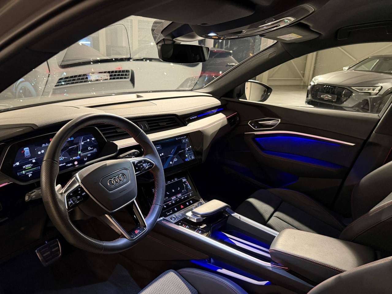 Audi Q8 e-tron 340PK QUATTRO * 3x S-LINE * CAMERA * EXCLUSIVE RED PACK * 22" * MATRIX * STANDVERWARMING * BLACK PACK * — foto 7 van 24