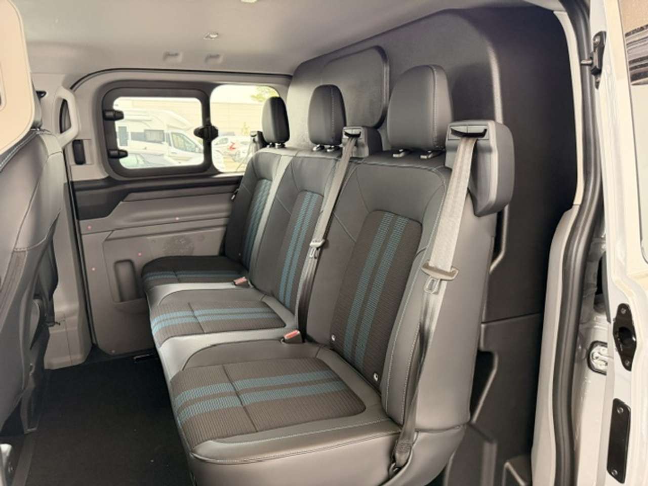 Ford Transit Custom MULTI-USE L2 SPORT PHEV 5 ZIT NIEUW OKM 45400+BTW — foto 8 van 23