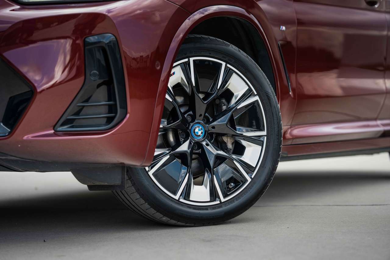 BMW iX3 (2023) — foto 15