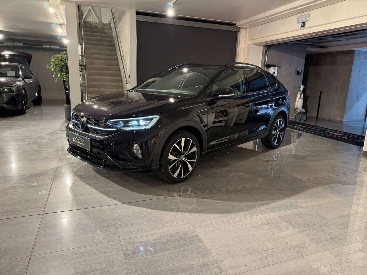 Volkswagen Taigo 3x R-LINE  * ALCANTARA * ZETEL VERWARMING * BLACK PACK * IQ LED * CAR PLAY * 18" ALU VELGEN * NAVI * CAMERA * — foto 14 van 17