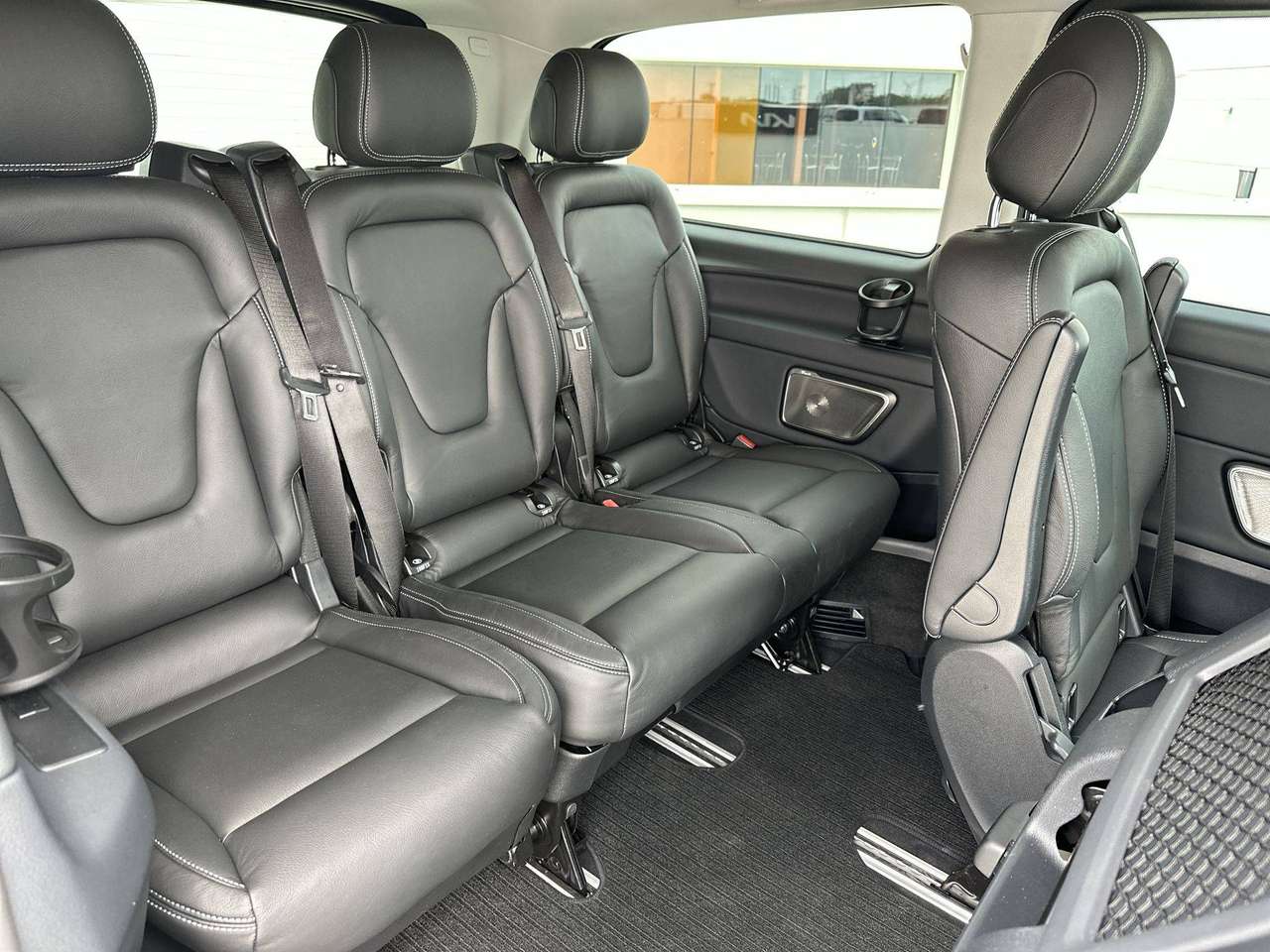 Mercedes-Benz V 300 benzine Style L2  Nieuw model Geheel lederen interieur Navi Burmester — foto 11 van 19